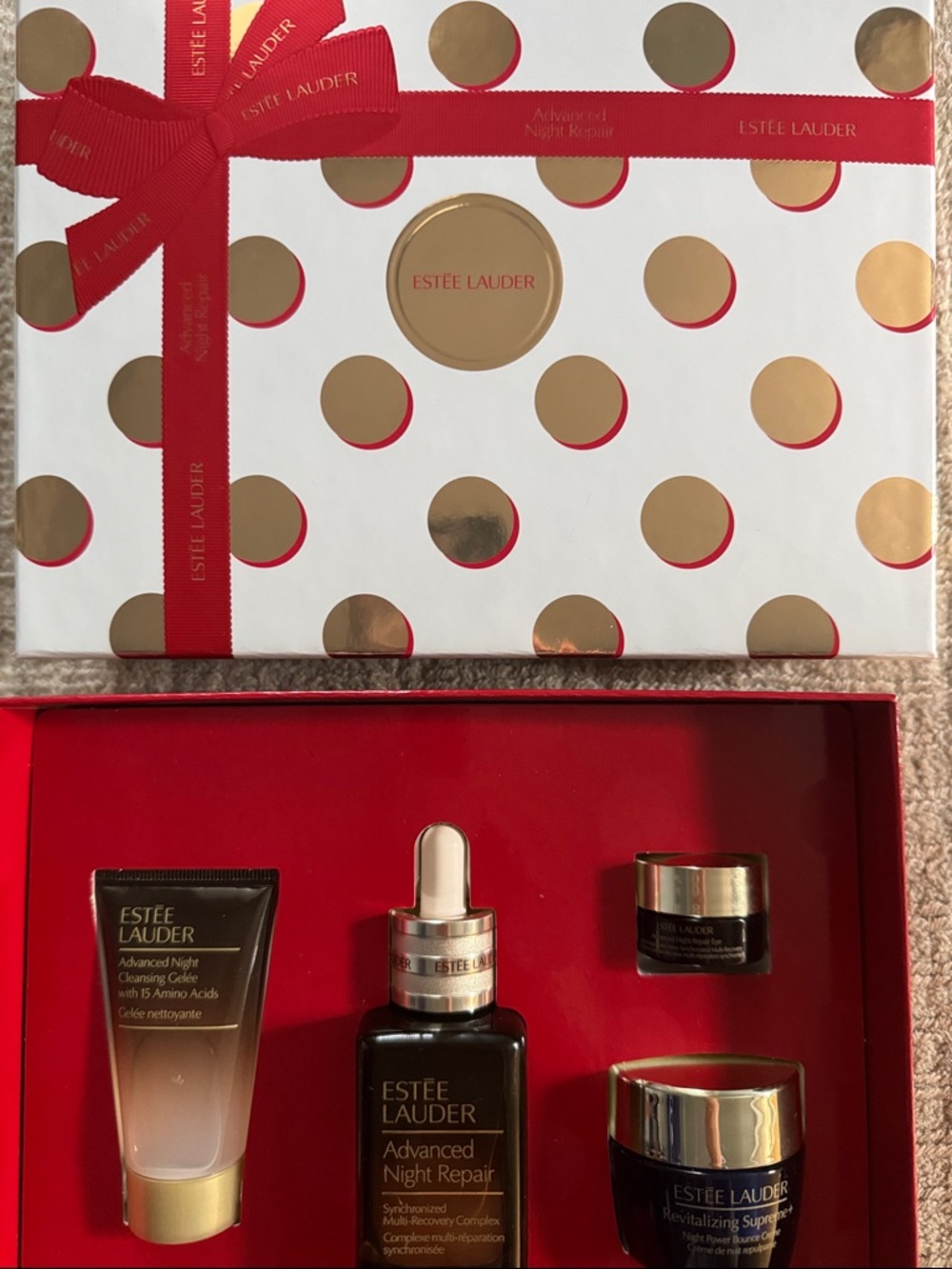 NEW! Estée Lauder Red and Gold Advanced Night Repair Gift Set
LIFT AND GLOW SET
